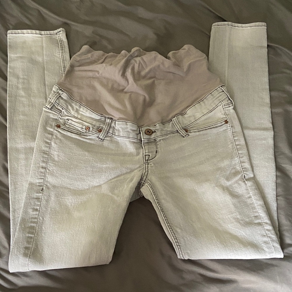 Stylish Women's Light Gray Wash Jeans